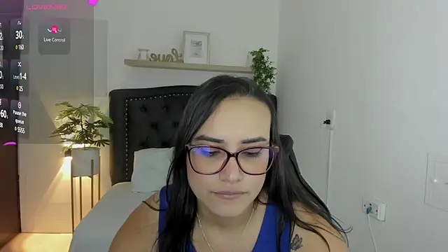 zoe danae  online show from January 7, 12:20 pm