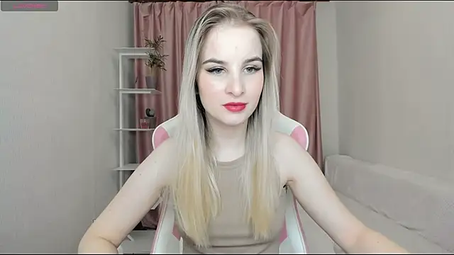 Snapshot of MiraSpaceGirl chatting on December 4, 7:34 pm MiraSpaceGirl online show from December 4, 7:34 pm