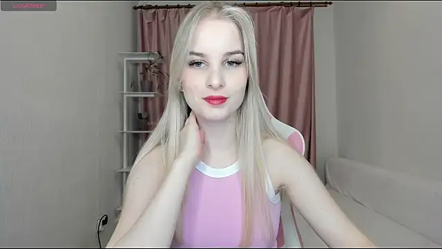 Snapshot of MiraSpaceGirl chatting on February 14, 7:33 pm MiraSpaceGirl online show from February 14, 7:33 pm