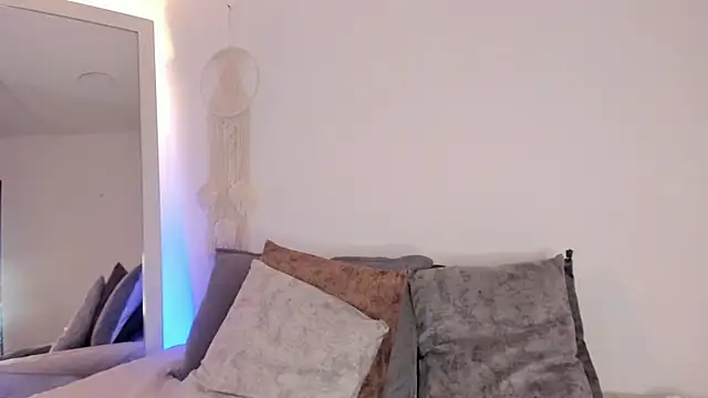 Snapshot of EmmaCollemann chatting on November 14, 7:45 pm EmmaCollemann online show from November 14, 7:45 pm