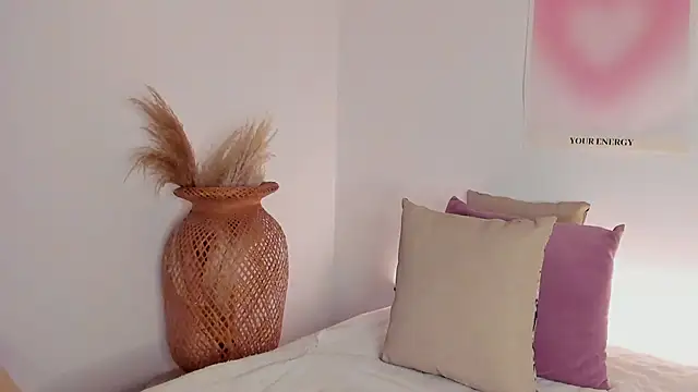 Snapshot of EmmaCollemann chatting on February 14, 11:01 pm EmmaCollemann online show from February 14, 11:01 pm