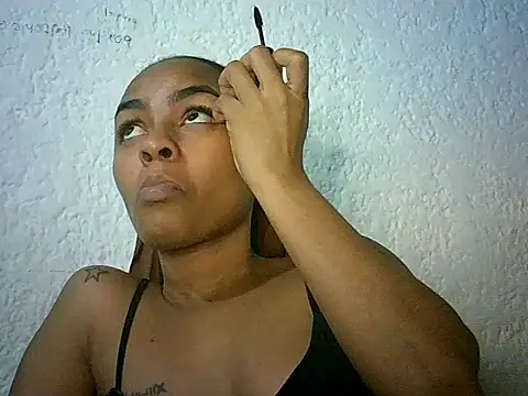 Snapshot of Bellabeltrann chatting on April 2, 11:41 am Bellabeltrann online show from April 2, 11:41 am