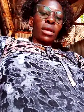 Snapshot of LOVELY-2BERRY chatting on October 18, 8:59 am LOVELY-2BERRY online show from October 18, 8:59 am