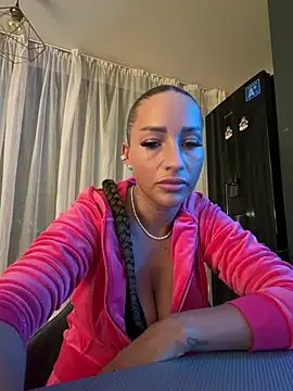 Snapshot of LovingBlondie chatting on February 15, 4:09 am LovingBlondie online show from February 15, 4:09 am