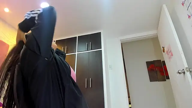 Charlotte Ice1 online show from December 31, 3:42 pm