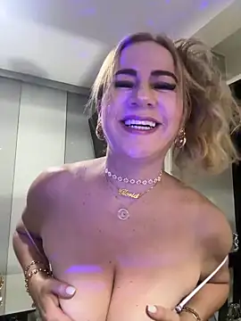 LARIANA RIVERA23 online show from March 4, 3:11 am