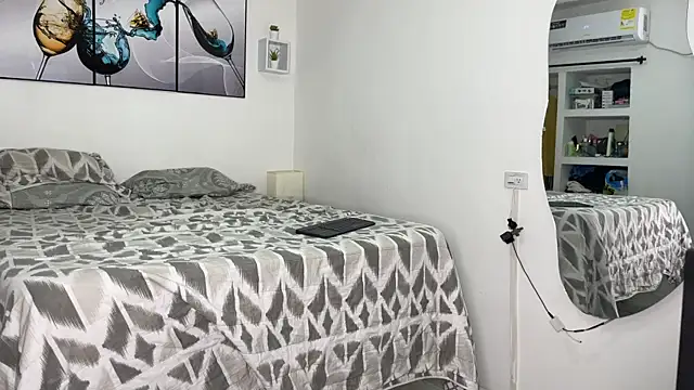 wendy alejo1712 online show from September 24, 12:36 am