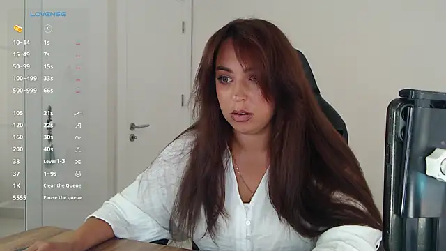  Just a queen 3 online show from July 3, 11:38 am
