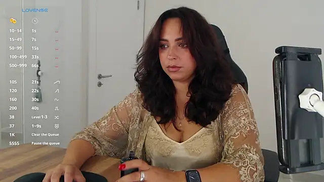  Just a queen 3 online show from July 31, 1:21 pm