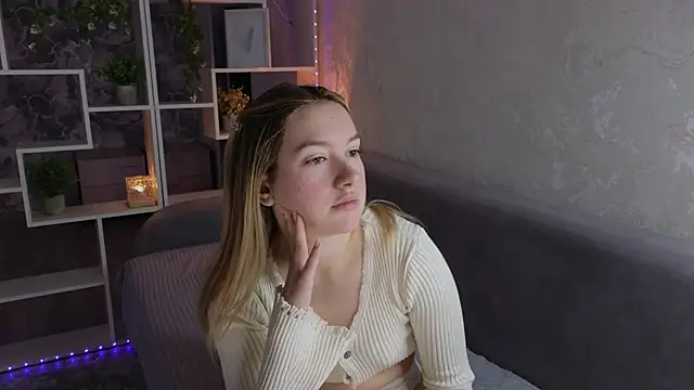 Snapshot of flawless_angell chatting on December 15, 3:11 am flawless angell online show from December 15, 3:11 am