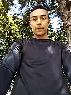 Snapshot of Demiansteven2 chatting on October 18, 5:35 pm Demiansteven2 online show from October 18, 5:35 pm