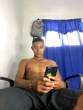 Snapshot of Demiansteven2 chatting on October 27, 8:46 pm Demiansteven2 online show from October 27, 8:46 pm