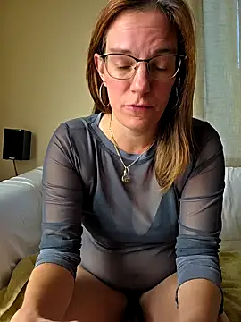 Snapshot of SpiceLea chatting on October 10, 8:13 am SpiceLea online show from October 10, 8:13 am