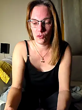 Snapshot of SpiceLea chatting on October 16, 7:37 pm SpiceLea online show from October 16, 7:37 pm