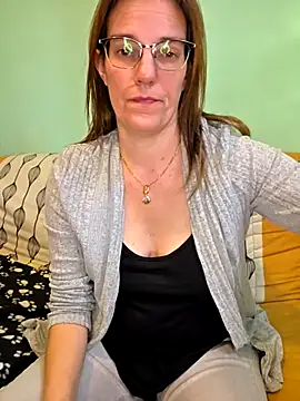 Snapshot of SpiceLea chatting on November 8, 3:23 pm SpiceLea online show from November 8, 3:23 pm