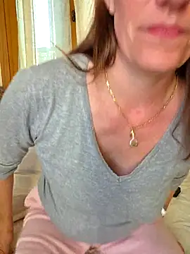 Snapshot of SpiceLea chatting on November 18, 3:05 pm SpiceLea online show from November 18, 3:05 pm