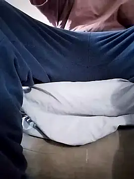 Snapshot of DARemo42O chatting on December 8, 2:30 pm DARemo42O online show from December 8, 2:30 pm