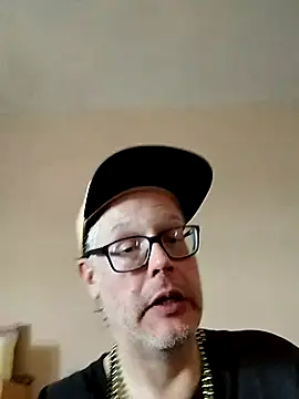 Snapshot of DARemo42O chatting on March 3, 4:35 pm DARemo42O online show from March 3, 4:35 pm