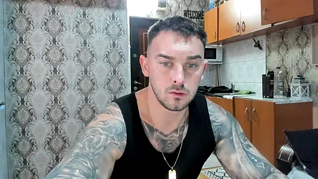 Snapshot of Jonmusclemaster chatting on November 8, 8:18 pm Jonmusclemaster online show from November 8, 8:18 pm