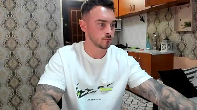 Snapshot of Jonmusclemaster chatting on November 10, 10:20 pm Jonmusclemaster online show from November 10, 10:20 pm