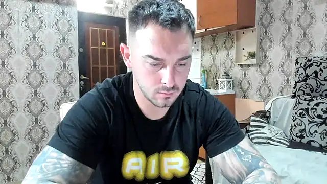 Snapshot of Jonmusclemaster chatting on December 13, 9:20 pm Jonmusclemaster online show from December 13, 9:20 pm