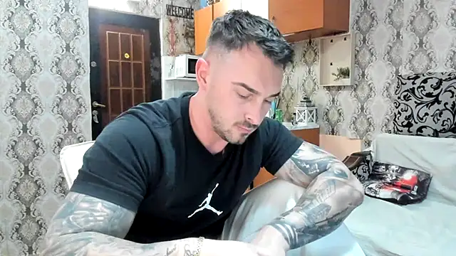 Snapshot of Jonmusclemaster chatting on January 15, 9:18 pm Jonmusclemaster online show from January 15, 9:18 pm