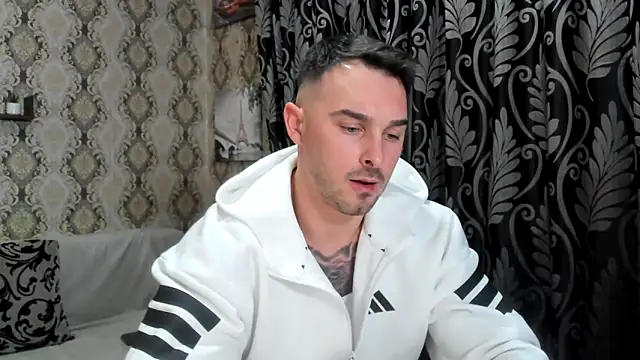 Snapshot of Jonmusclemaster chatting on February 3, 8:25 pm Jonmusclemaster online show from February 3, 8:25 pm