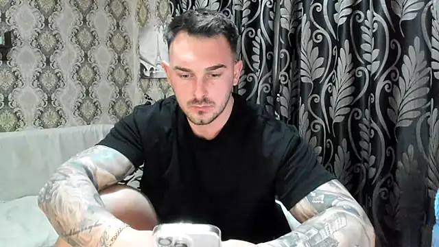 Snapshot of Jonmusclemaster chatting on February 19, 9:33 pm Jonmusclemaster online show from February 19, 9:33 pm