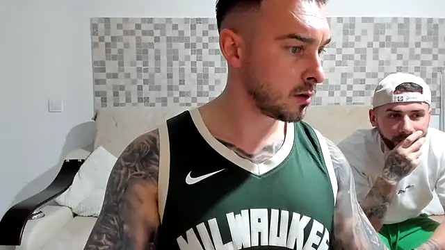 Snapshot of Jonmusclemaster chatting on April 1, 8:28 pm Jonmusclemaster online show from April 1, 8:28 pm