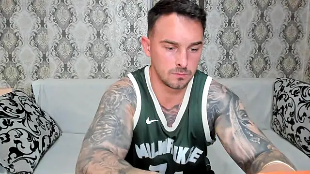 Snapshot of Jonmusclemaster chatting on June 22, 7:44 pm Jonmusclemaster online show from June 22, 7:44 pm