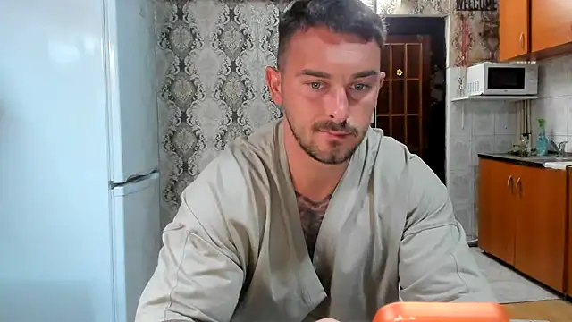 Snapshot of Jonmusclemaster chatting on July 10, 8:11 pm Jonmusclemaster online show from July 10, 8:11 pm