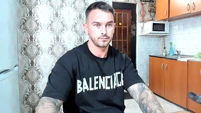 Snapshot of Jonmusclemaster chatting on July 25, 8:39 pm Jonmusclemaster online show from July 25, 8:39 pm