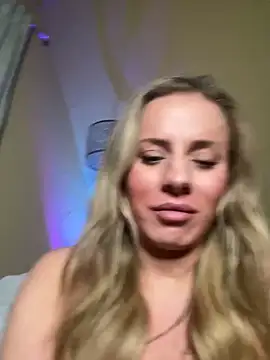 KillerKylie online show from December 15, 4:51 am