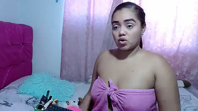 Snapshot of kiara_milf_ chatting on September 25, 7:50 pm kiara milf online show from September 25, 7:50 pm