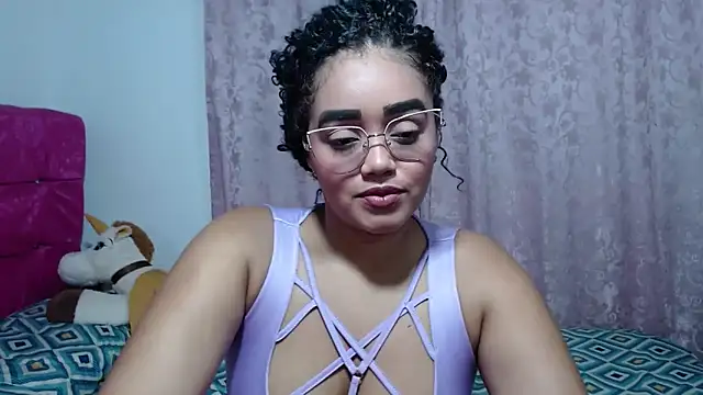 Snapshot of kiara_milf_ chatting on November 8, 11:25 pm kiara milf online show from November 8, 11:25 pm