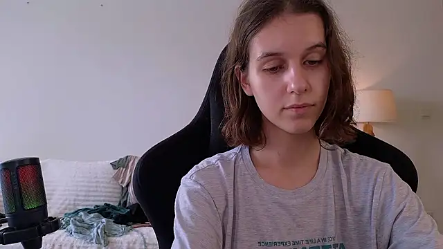 VanessaBayer2 online show from December 7, 4:09 am