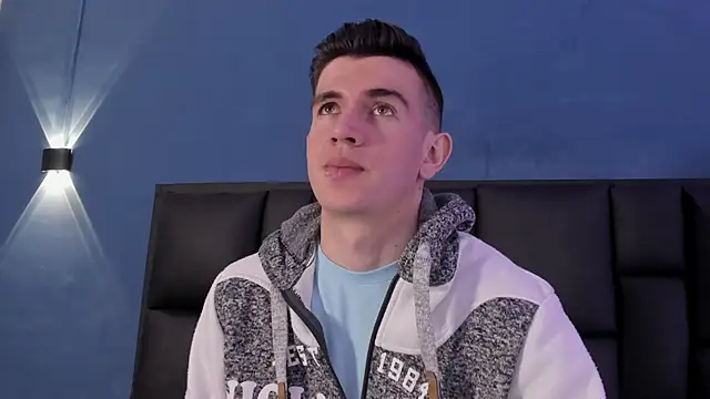 Snapshot of MikaelSlow chatting on November 7, 4:01 am MikaelSlow online show from November 7, 4:01 am