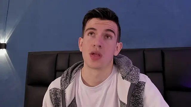 Snapshot of MikaelSlow chatting on November 13, 4:22 am MikaelSlow online show from November 13, 4:22 am