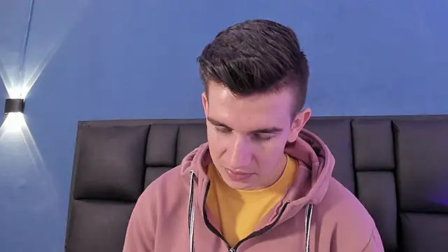 Snapshot of MikaelSlow chatting on November 15, 4:32 am MikaelSlow online show from November 15, 4:32 am