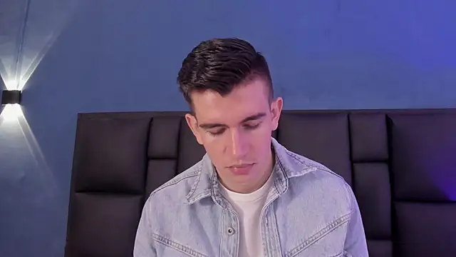 Snapshot of MikaelSlow chatting on November 20, 3:50 am MikaelSlow online show from November 20, 3:50 am