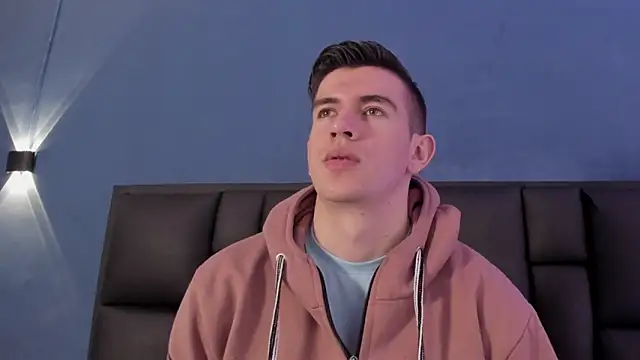 Snapshot of MikaelSlow chatting on November 23, 4:23 am MikaelSlow online show from November 23, 4:23 am