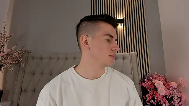 Snapshot of MikaelSlow chatting on December 1, 7:41 pm MikaelSlow online show from December 1, 7:41 pm