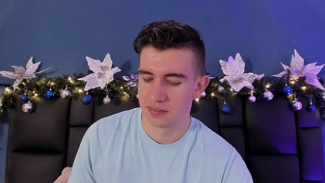 Snapshot of MikaelSlow chatting on December 4, 3:38 am MikaelSlow online show from December 4, 3:38 am