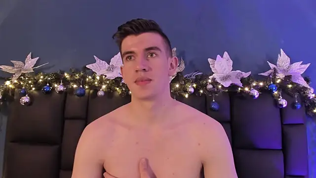 Snapshot of MikaelSlow chatting on December 16, 3:33 am MikaelSlow online show from December 16, 3:33 am