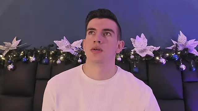 Snapshot of MikaelSlow chatting on December 19, 3:57 am MikaelSlow online show from December 19, 3:57 am