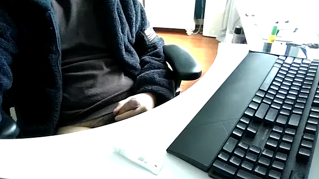 Snapshot of big-pig chatting on November 24, 1:38 am big-pig online show from November 24, 1:38 am