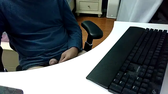 Snapshot of big-pig chatting on November 29, 1:47 pm big-pig online show from November 29, 1:47 pm