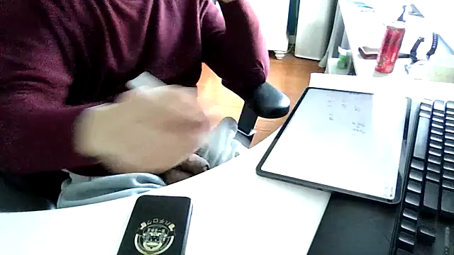 Snapshot of big-pig chatting on February 23, 6:33 am big-pig online show from February 23, 6:33 am