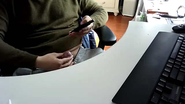 Snapshot of big-pig chatting on March 6, 1:46 am big-pig online show from March 6, 1:46 am