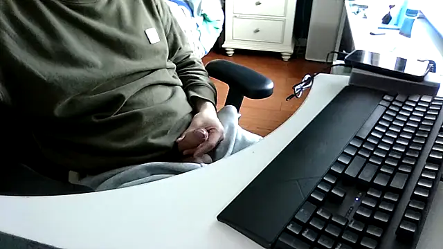 Snapshot of big-pig chatting on March 28, 5:51 am big-pig online show from March 28, 5:51 am